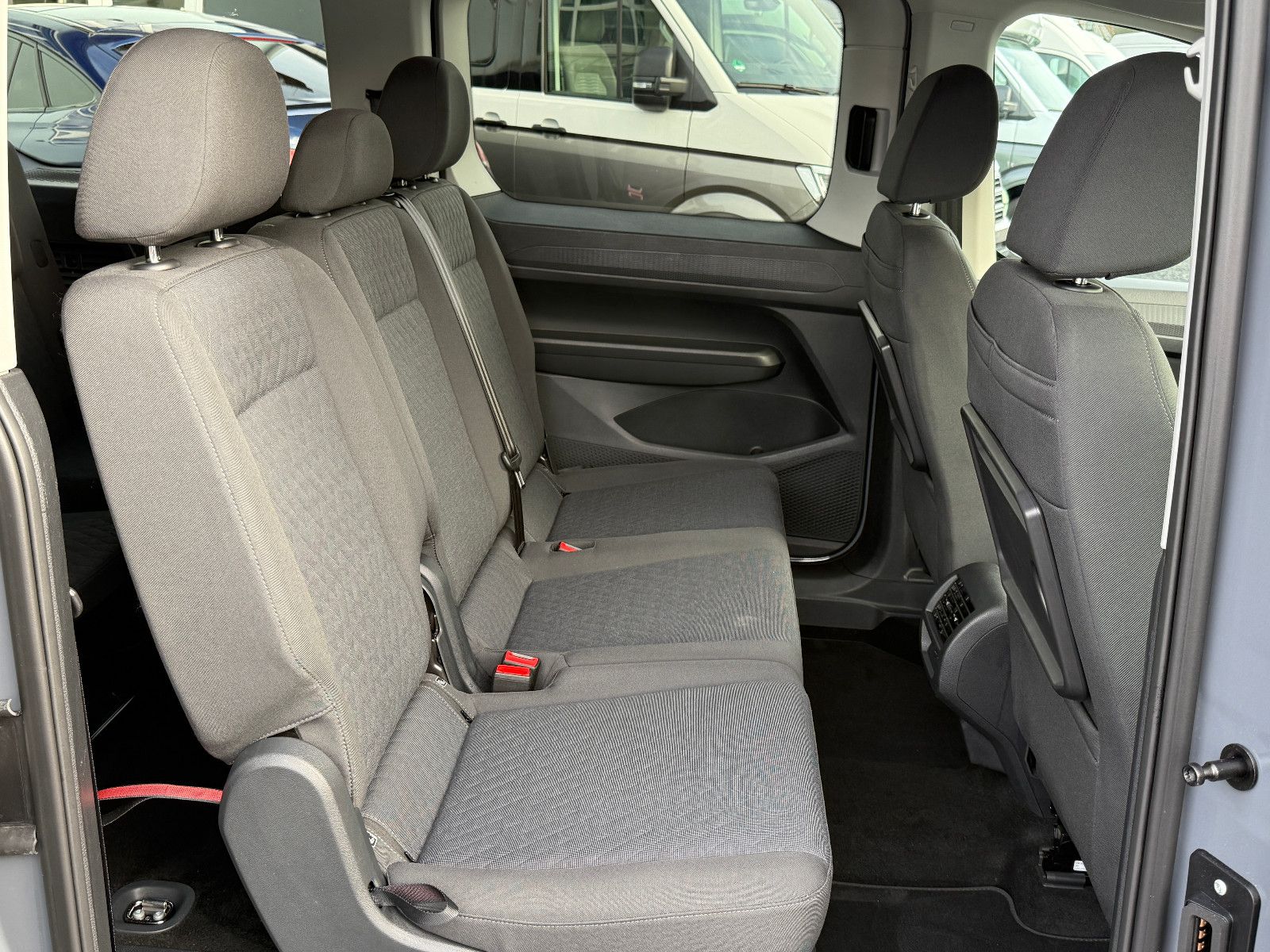 Fahrzeugabbildung Volkswagen Caddy Life Maxi 7-Sitzer ACC Blis DAB PDC SHZ