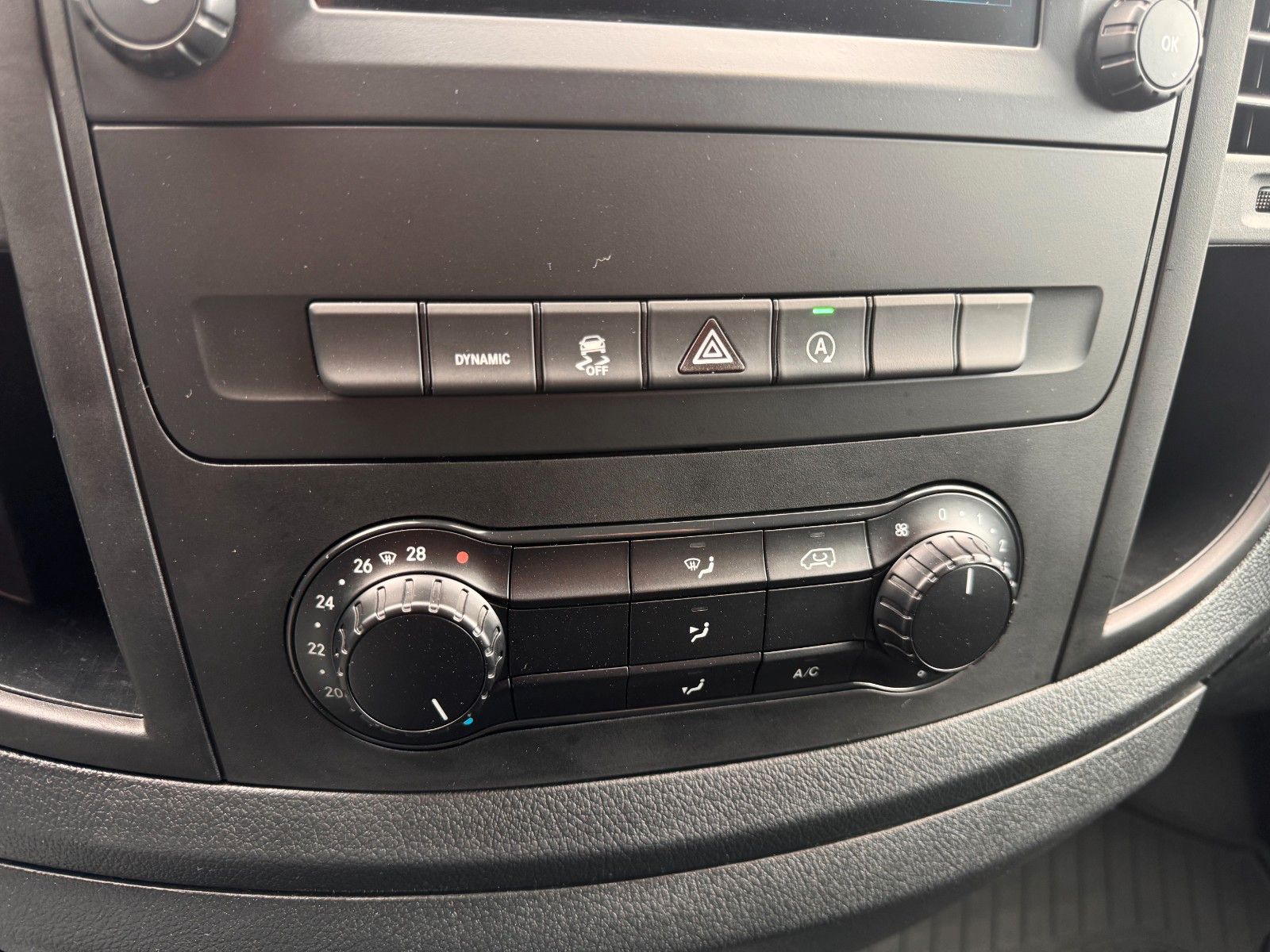 Fahrzeugabbildung Mercedes-Benz Vito 114 CDI 9G Kompakt BOTT REGAL Kamera Klima