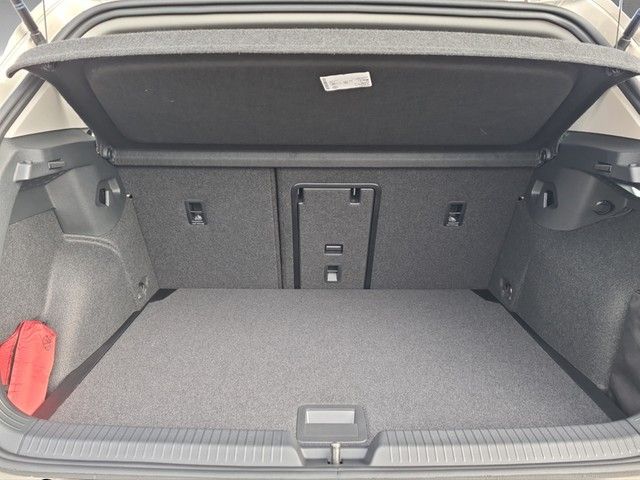 Fahrzeugabbildung Volkswagen Golf VIII TSI Move Kamera Navi LED VC