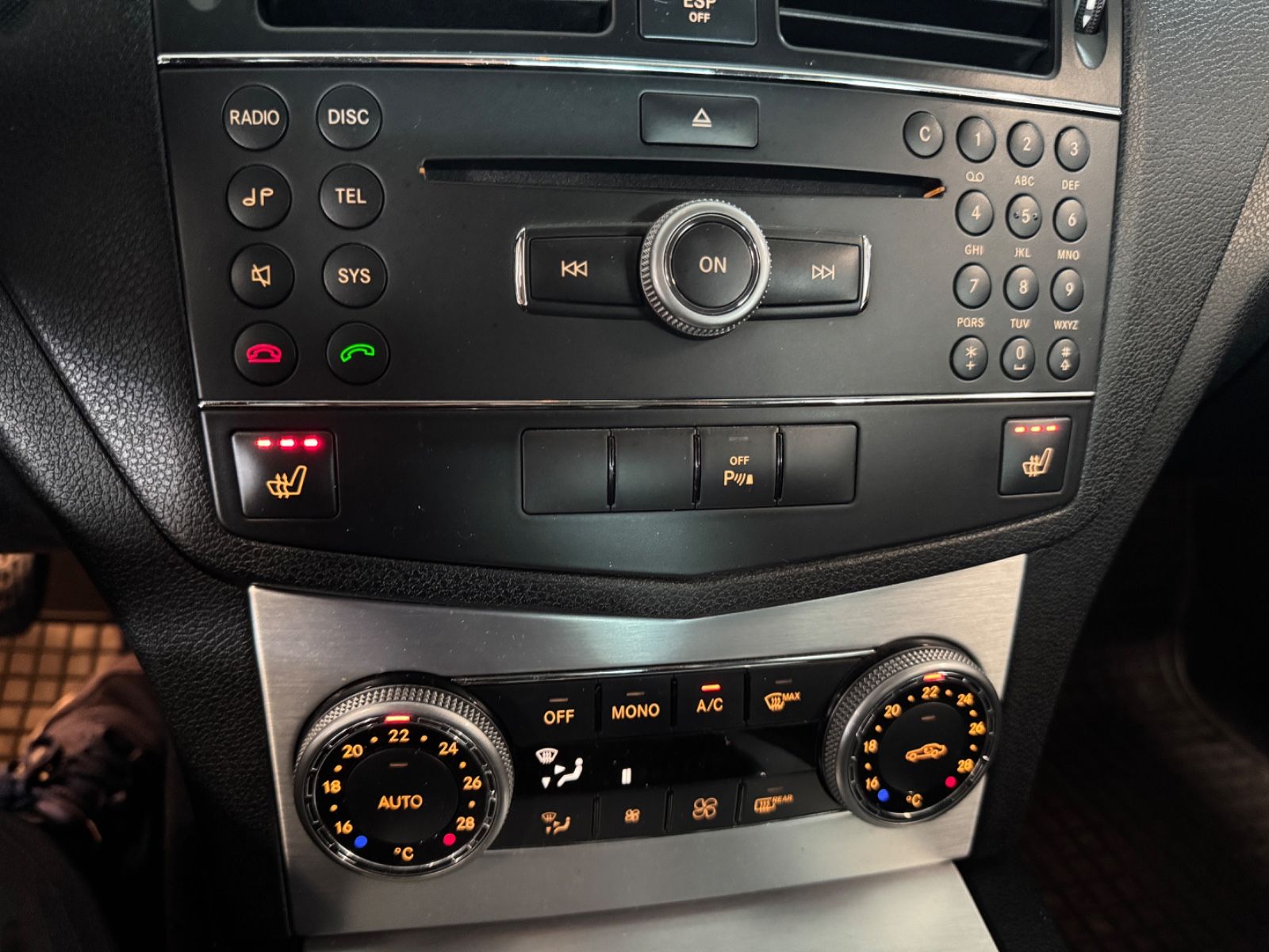Fahrzeugabbildung Mercedes-Benz C 200 CDI AVANTGARDE AHK SHZ LEDER PTS TÜV NEU