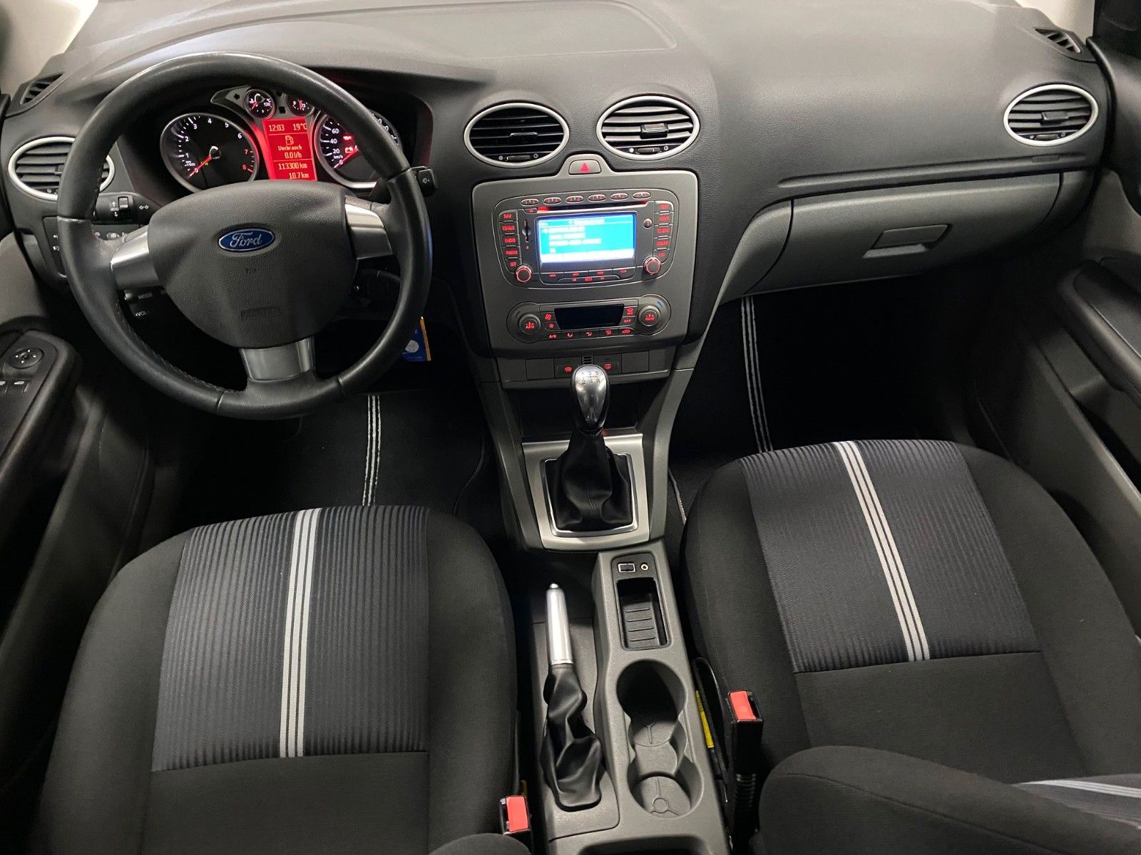 Fahrzeugabbildung Ford Focus 1.6 Turnier+NAVIGATION+GARANTIE+PDC+KLIMA+