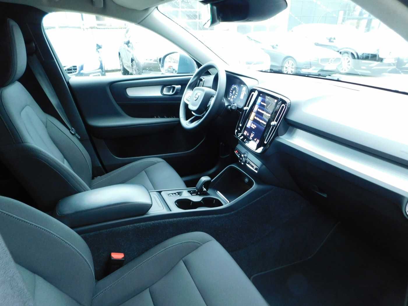 Fahrzeugabbildung Volvo XC40 T3 Geartronic Momentum Pro 'SHZ, LED, ALU'