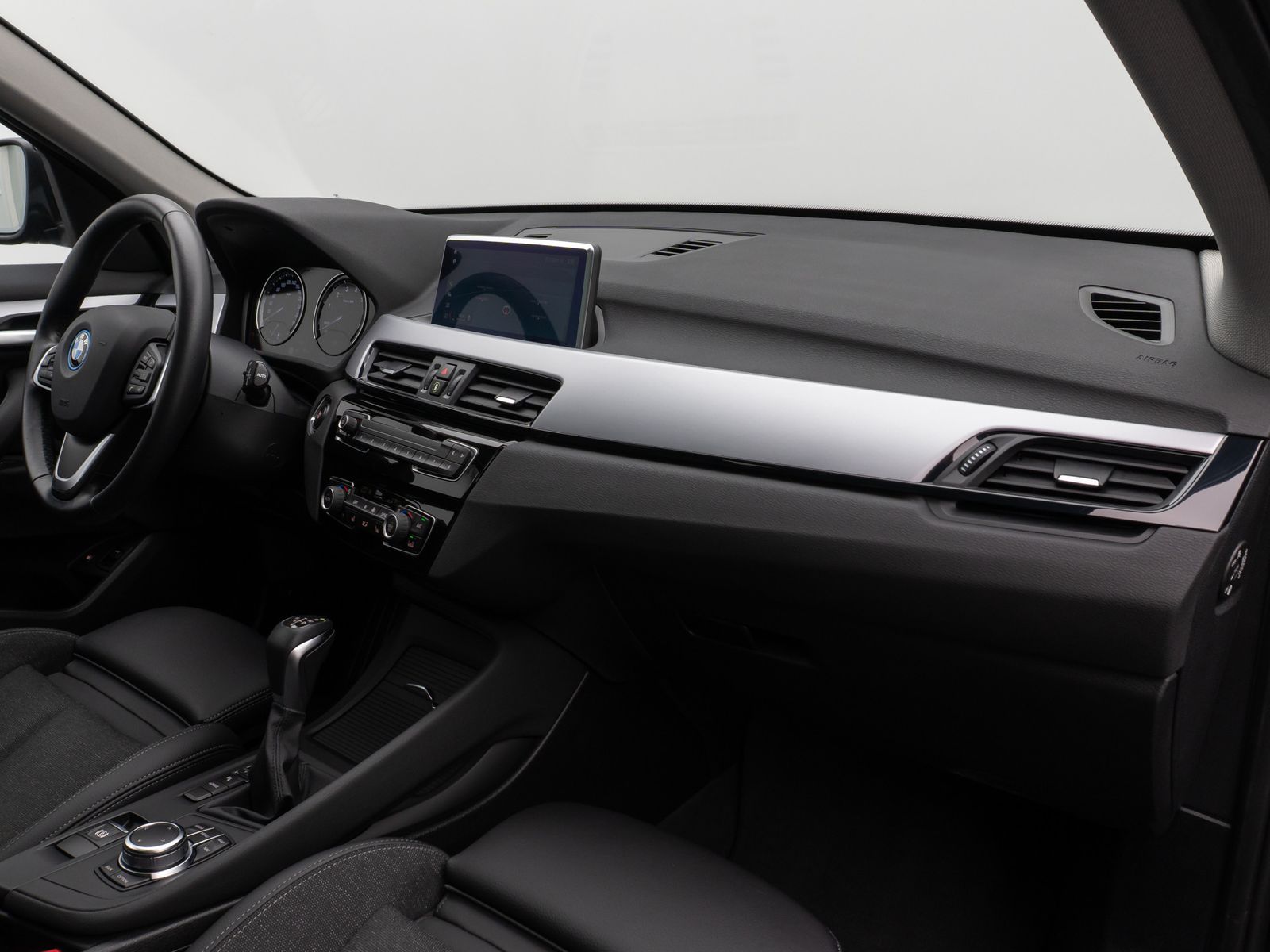 Fahrzeugabbildung BMW X1 xD25e Panorama DAB Navi Parkassistent Sport