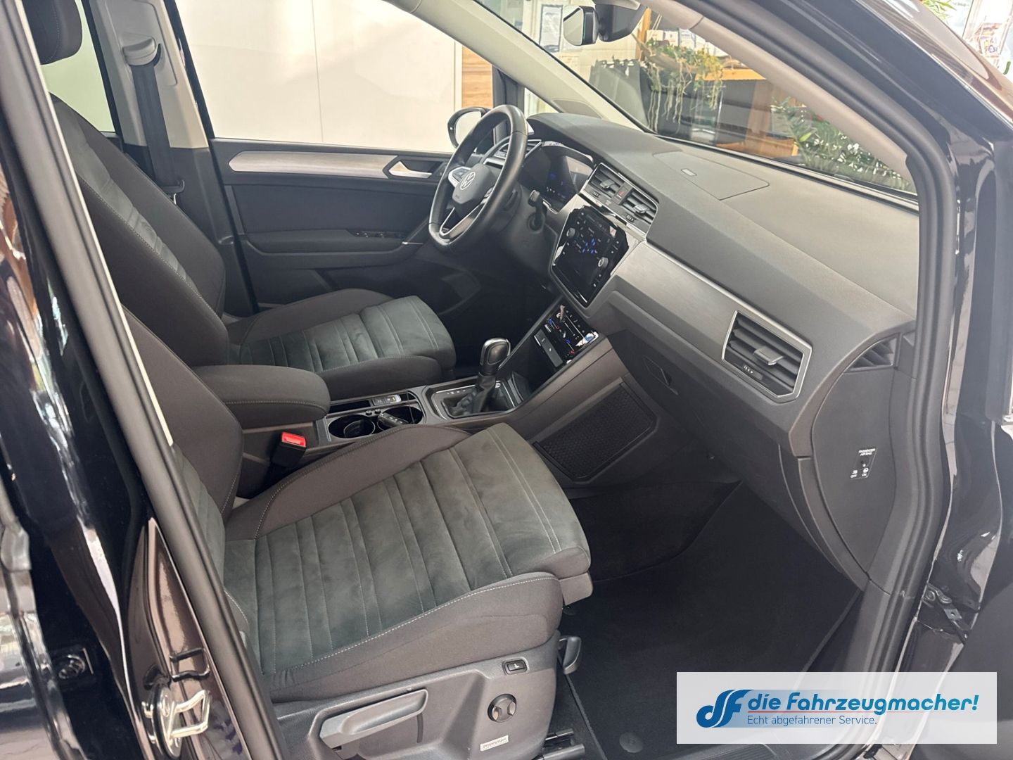 Fahrzeugabbildung Volkswagen Touran Comfortline 2.0 TDI *7 Sitzer*Digi Cockpi