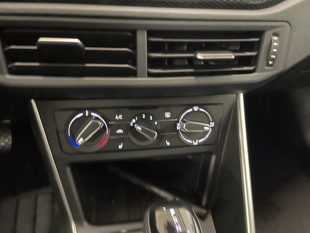 Fahrzeugabbildung Volkswagen Taigo Life AUTOMATIK LED DAB SHZ SpurhalteASS