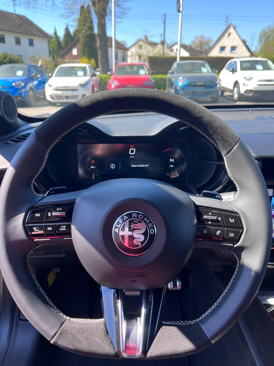 Fahrzeugabbildung Alfa Romeo Junior Ibrida 1.2 VGT -Hybrid 107 Sport Speciale