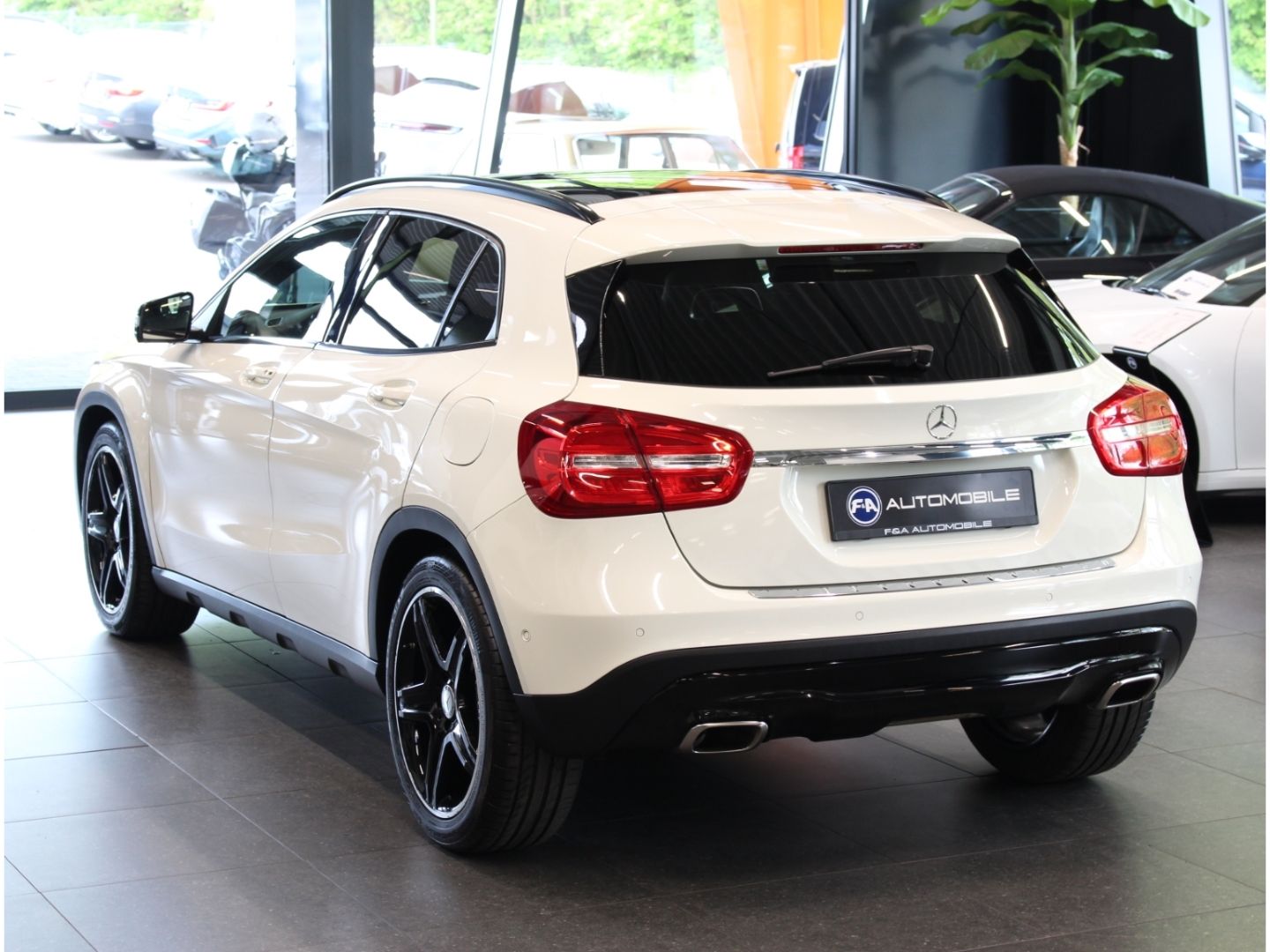 Fahrzeugabbildung Mercedes-Benz GLA 250 - 4Matic*Score*Navi*Pano*Kamera*
