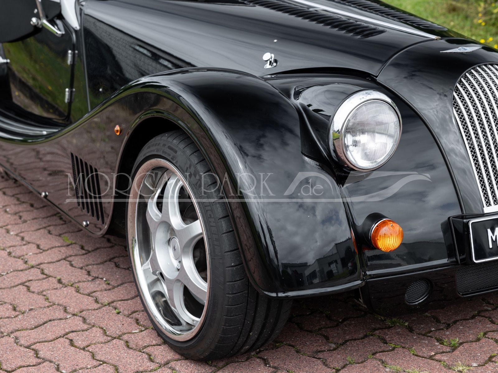 Fahrzeugabbildung Morgan Plus 8 *Sport Black + Automatikgetriebe*