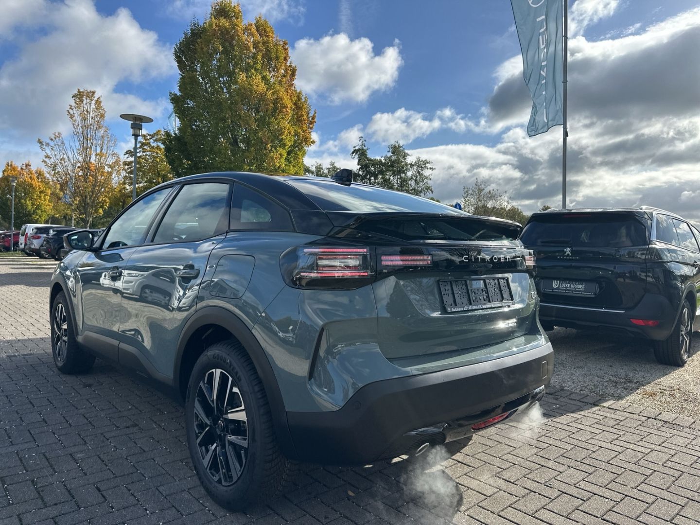 Fahrzeugabbildung Citroën C4 Plus 1.2 PureTech 130 AT8 Navi CarPlay SHZ