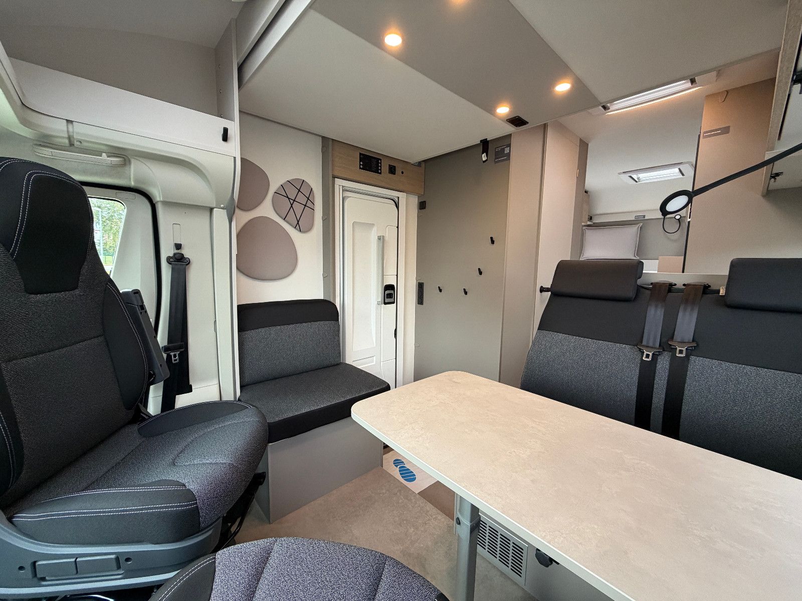 Fahrzeugabbildung LMC Tracer 690 EL