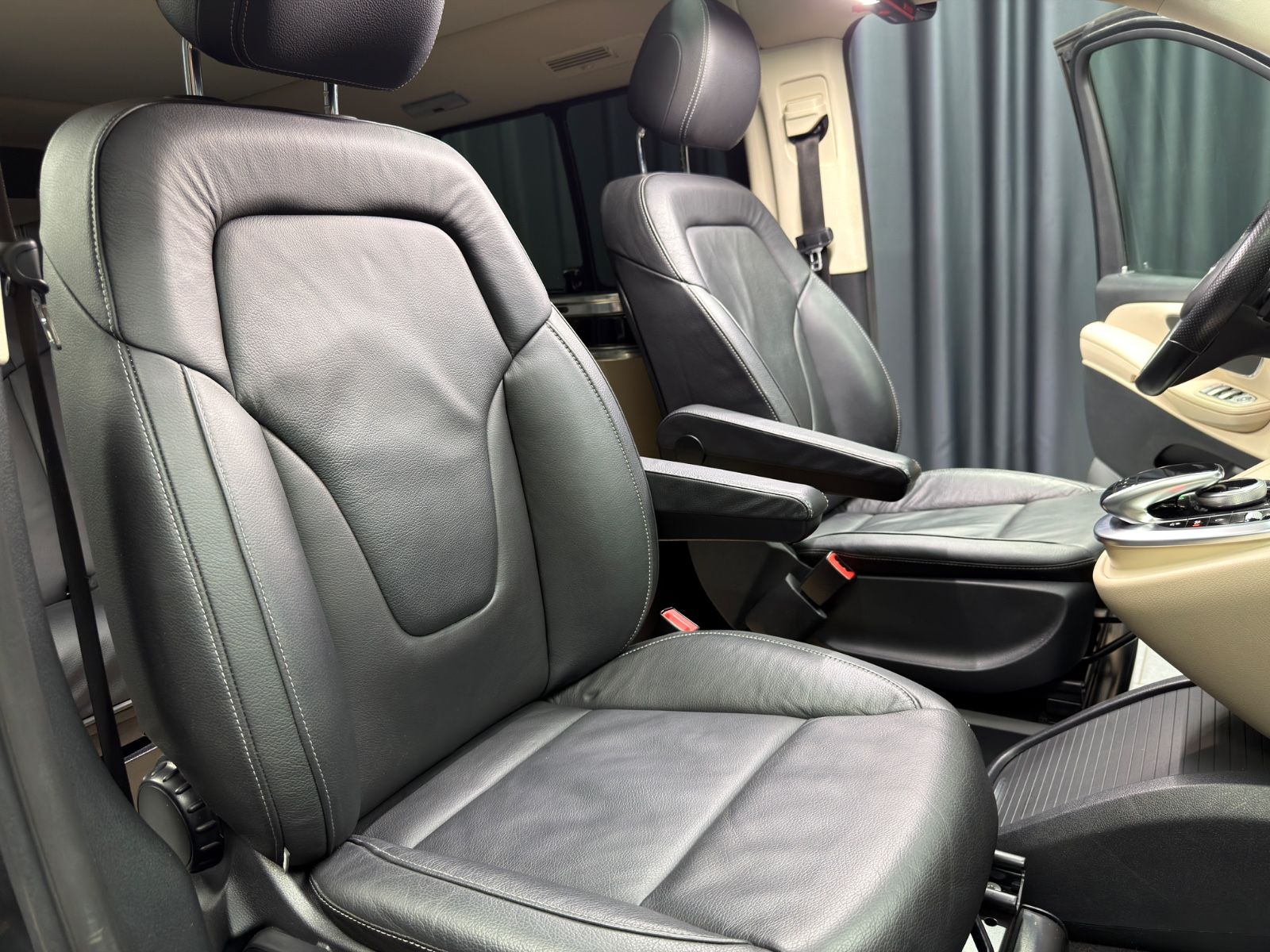 Fahrzeugabbildung Mercedes-Benz V300d 4MATIC Marco Polo|LANG|AMG|LEDER|KÜCHE|