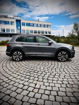 Volkswagen Tiguan R-Line Voll. Pano 360 Grad Head-Up AHK - VW Tiguan von privat
