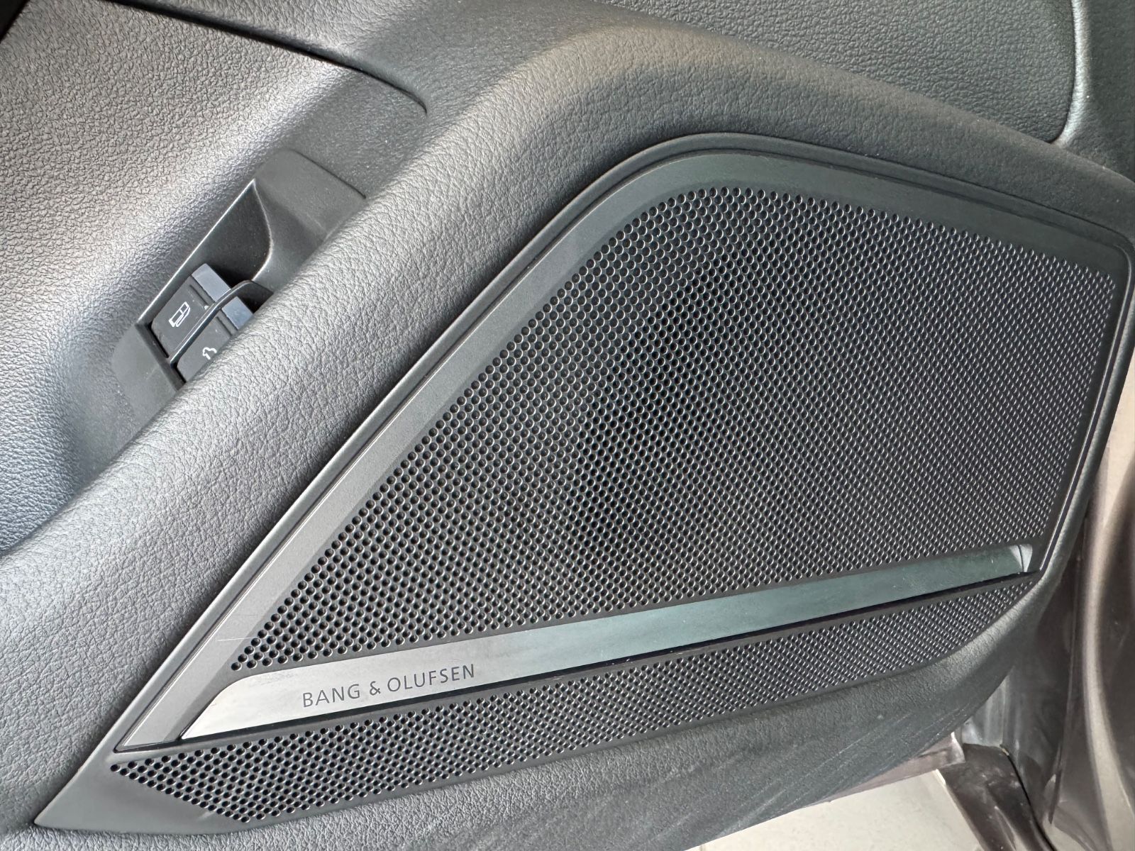 Fahrzeugabbildung Audi A6 50 TFSI e quattro design/LEDER/AHK/CARPLAY/1H