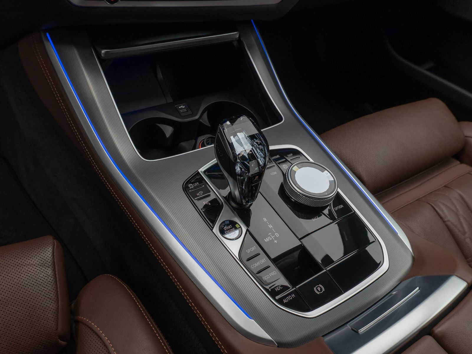 Fahrzeugabbildung BMW X5 xD40d M Sport 360° Laser HUD DAB Individual