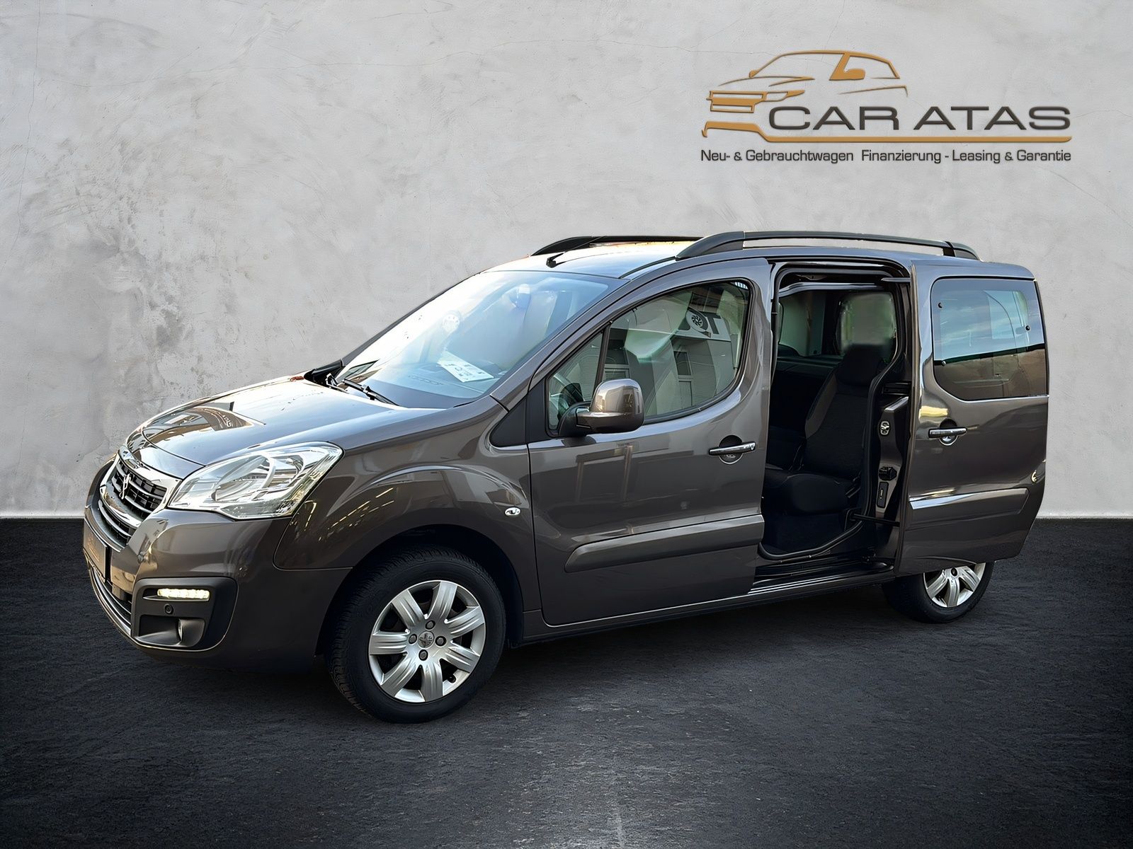 Fahrzeugabbildung Peugeot Partner Tepee Allure 1.2 Pure Tech Klimaaut.Temp