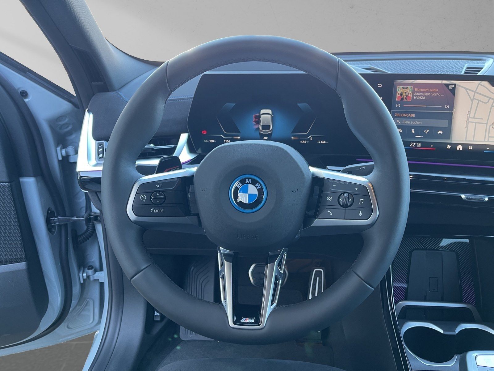 BMW iX2 - Bild 13