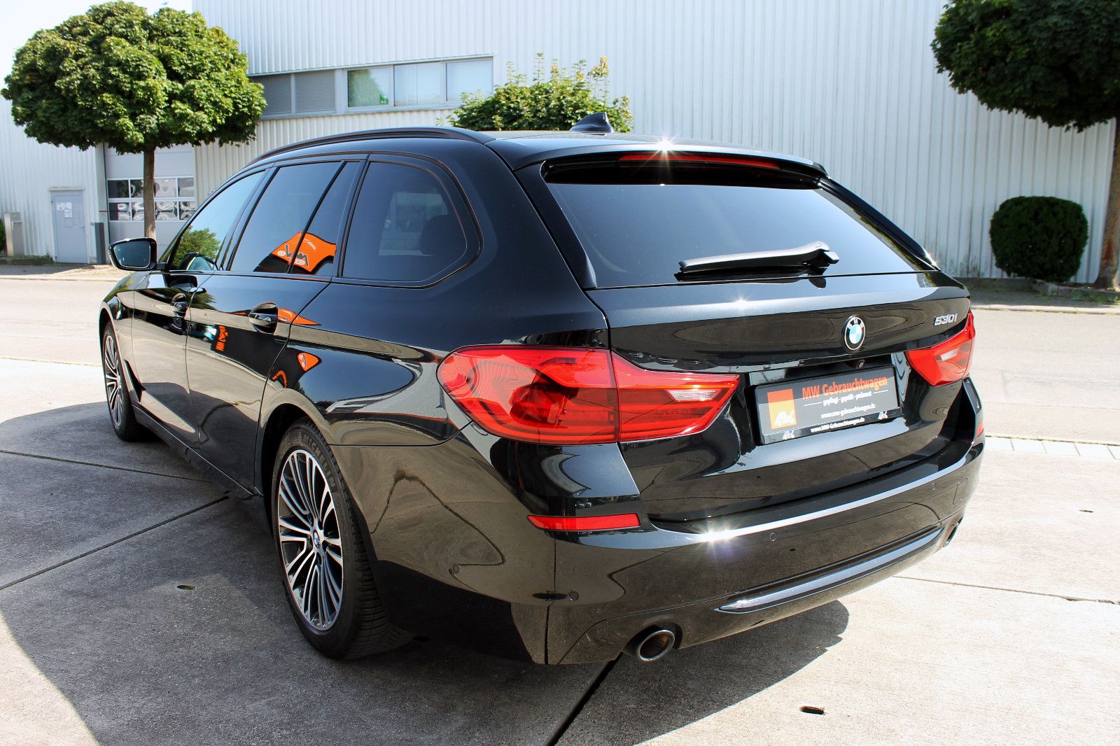 Fahrzeugabbildung BMW 530i Touring Steptr. Sport-Line LED HUD KAM ACC