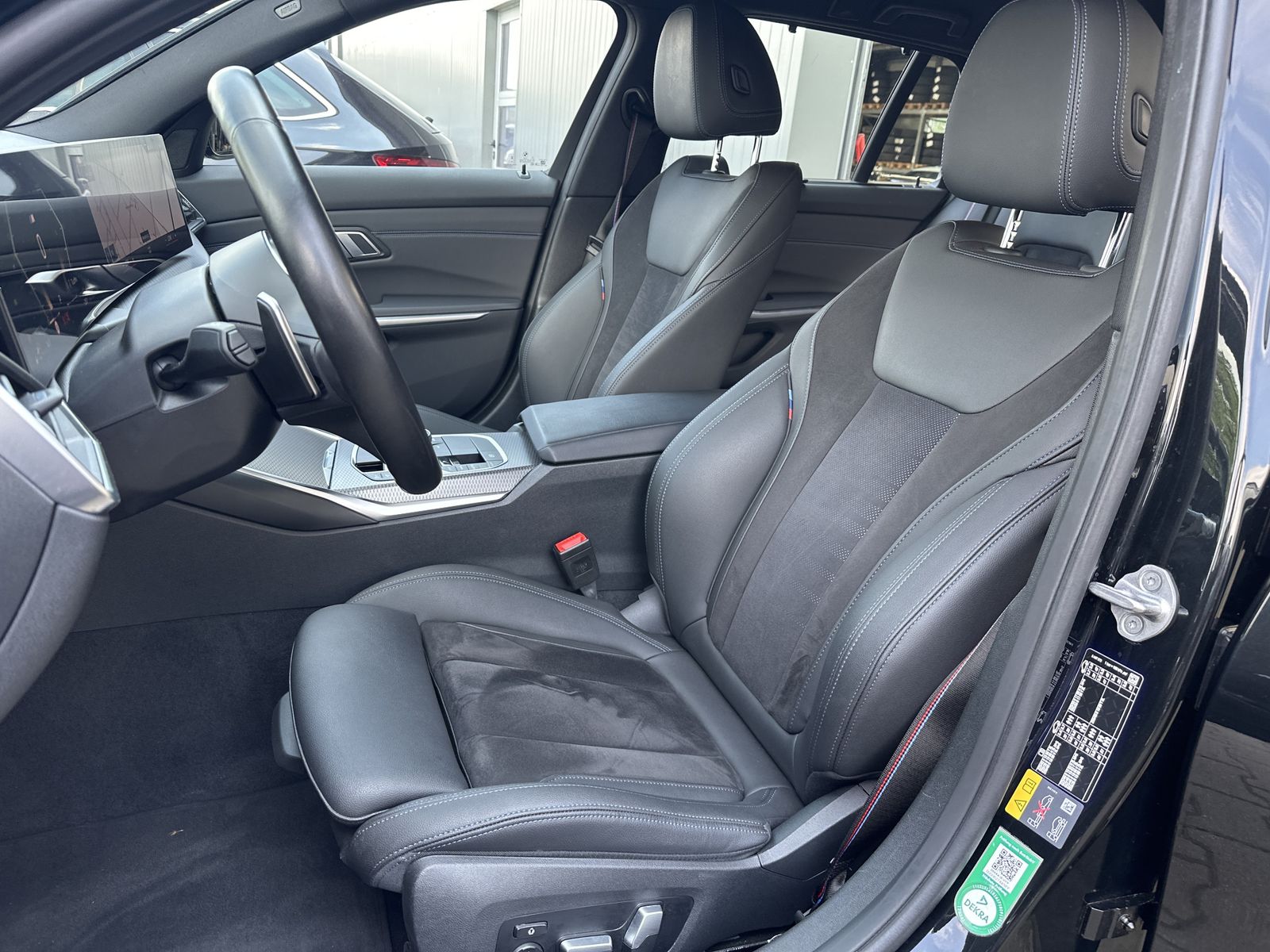 Fahrzeugabbildung BMW 330 e Touring xDrive M-Sport NAV+LASER+360°+HUD