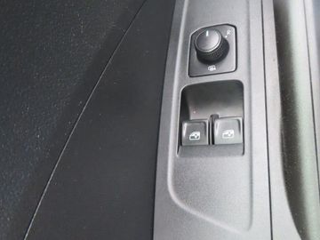 Fotografie 19 des Skoda Fabia Ambition 1.0 MPi Bluetooth SmartLink Touch