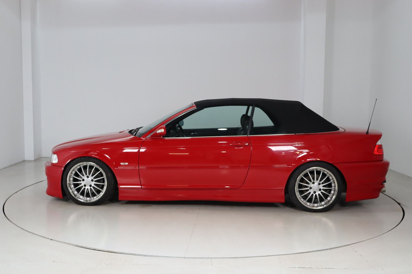 Fahrzeugabbildung BMW 323 Ci Cabrio Sitzhzg. * Leder * Klimaautom.
