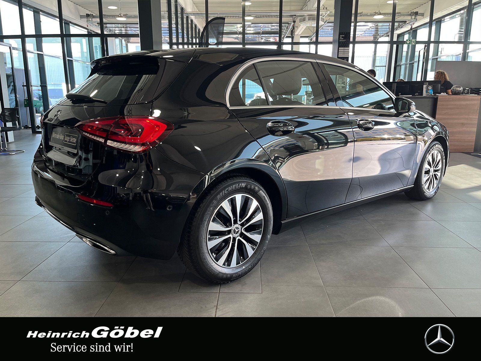 Fahrzeugabbildung Mercedes-Benz A 180 PROGRESSIVE+LED+NAVI+SHZ+CARPLAY