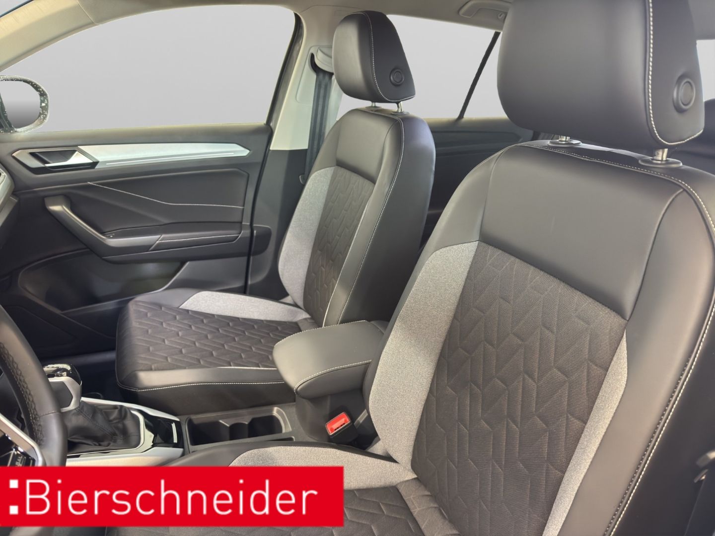 Volkswagen T-Roc - Bild 12