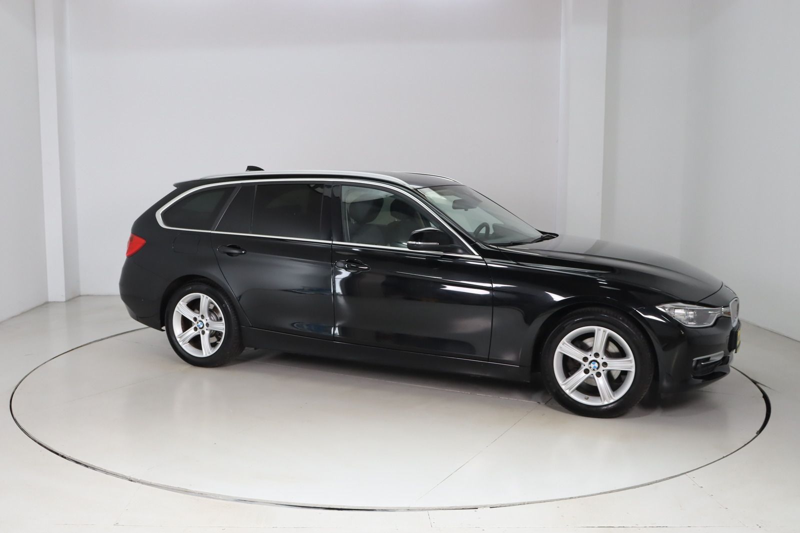 Fahrzeugabbildung BMW 316 i Modern Line * Bi-Xenon * Navi