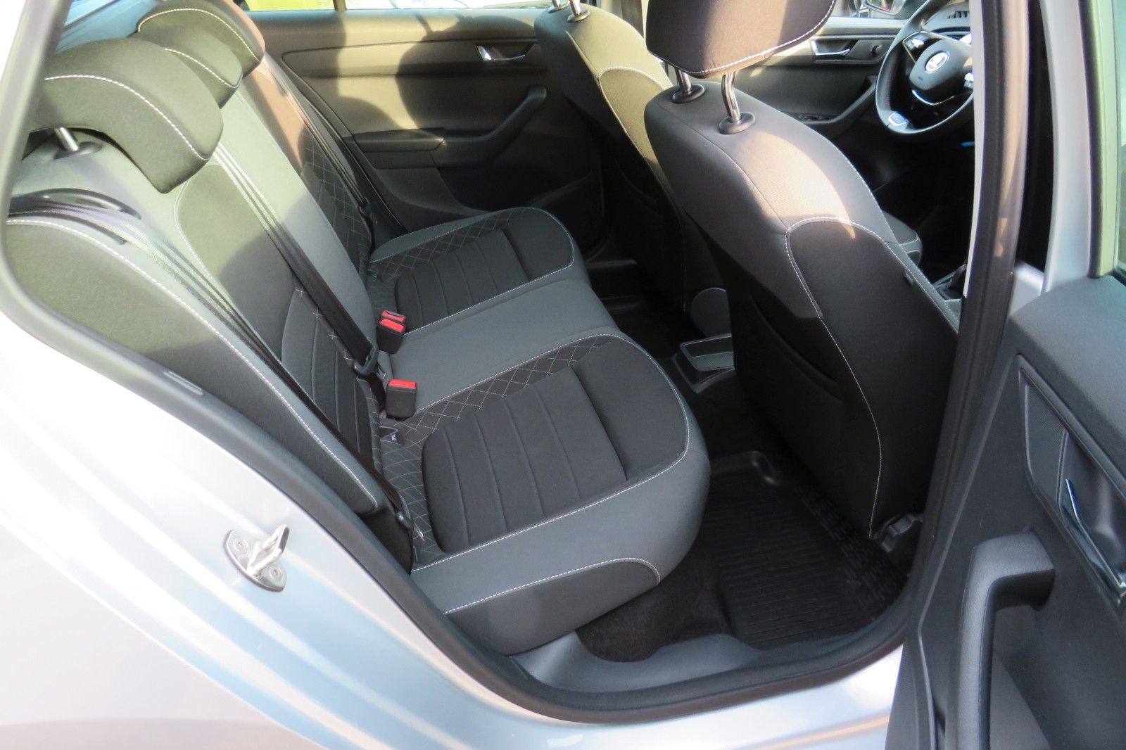 Fahrzeugabbildung SKODA Fabia Combi Ambition KLIMA SITZH. GRA PDC APP-C.