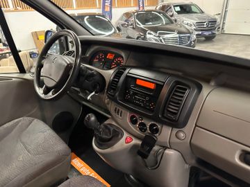 Renault Trafic Combi L1H1 2,7t  verglast*9- Sitzer*AHK*