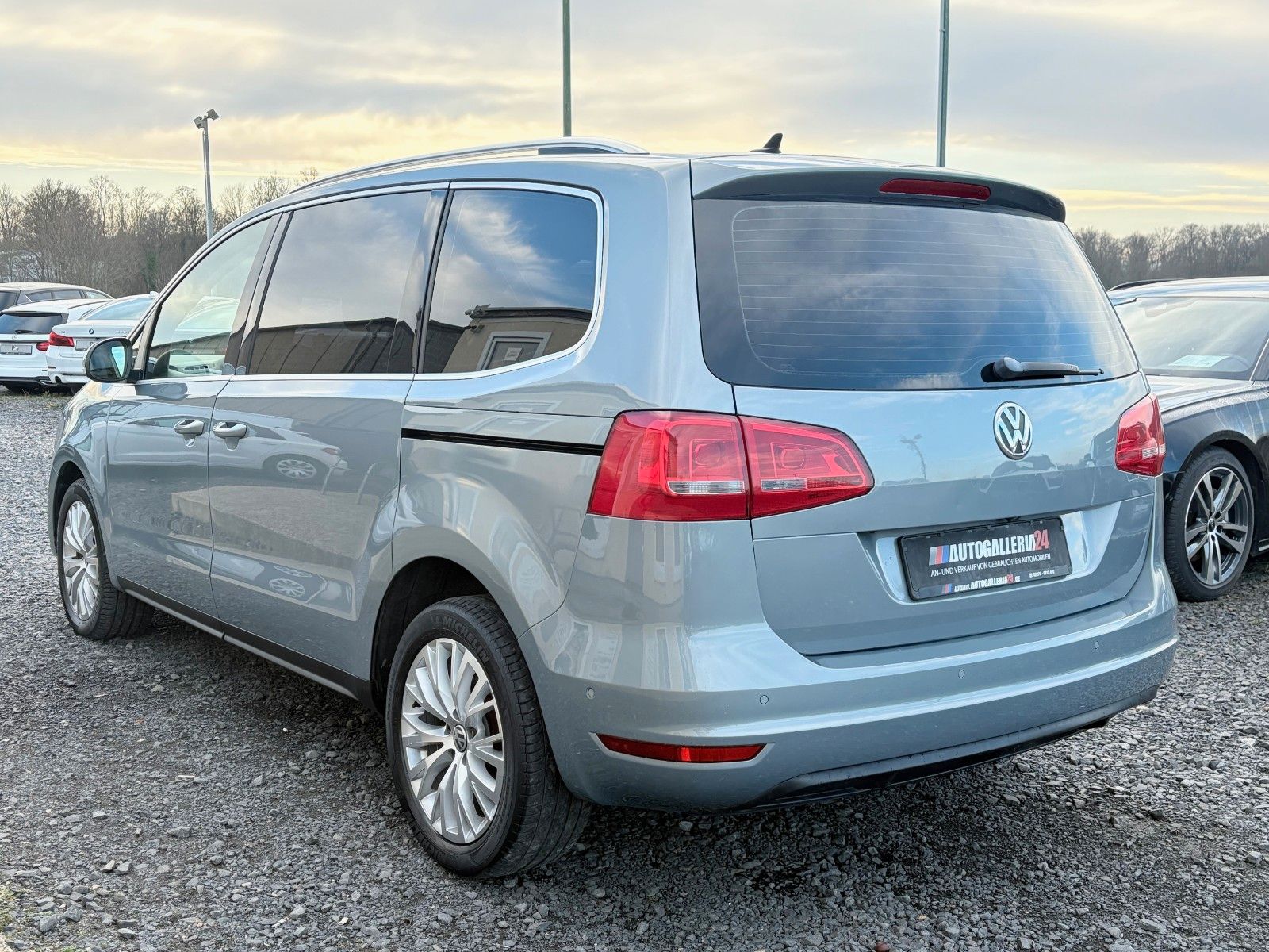 Fahrzeugabbildung Volkswagen Sharan HIGHLINE 7-SITZER Navi Leder Kamera SPORT