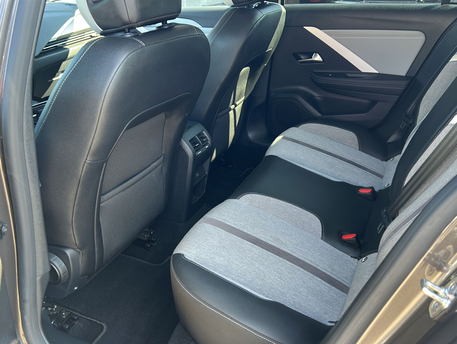 Fahrzeugabbildung Opel Astra 1,5 DElegance