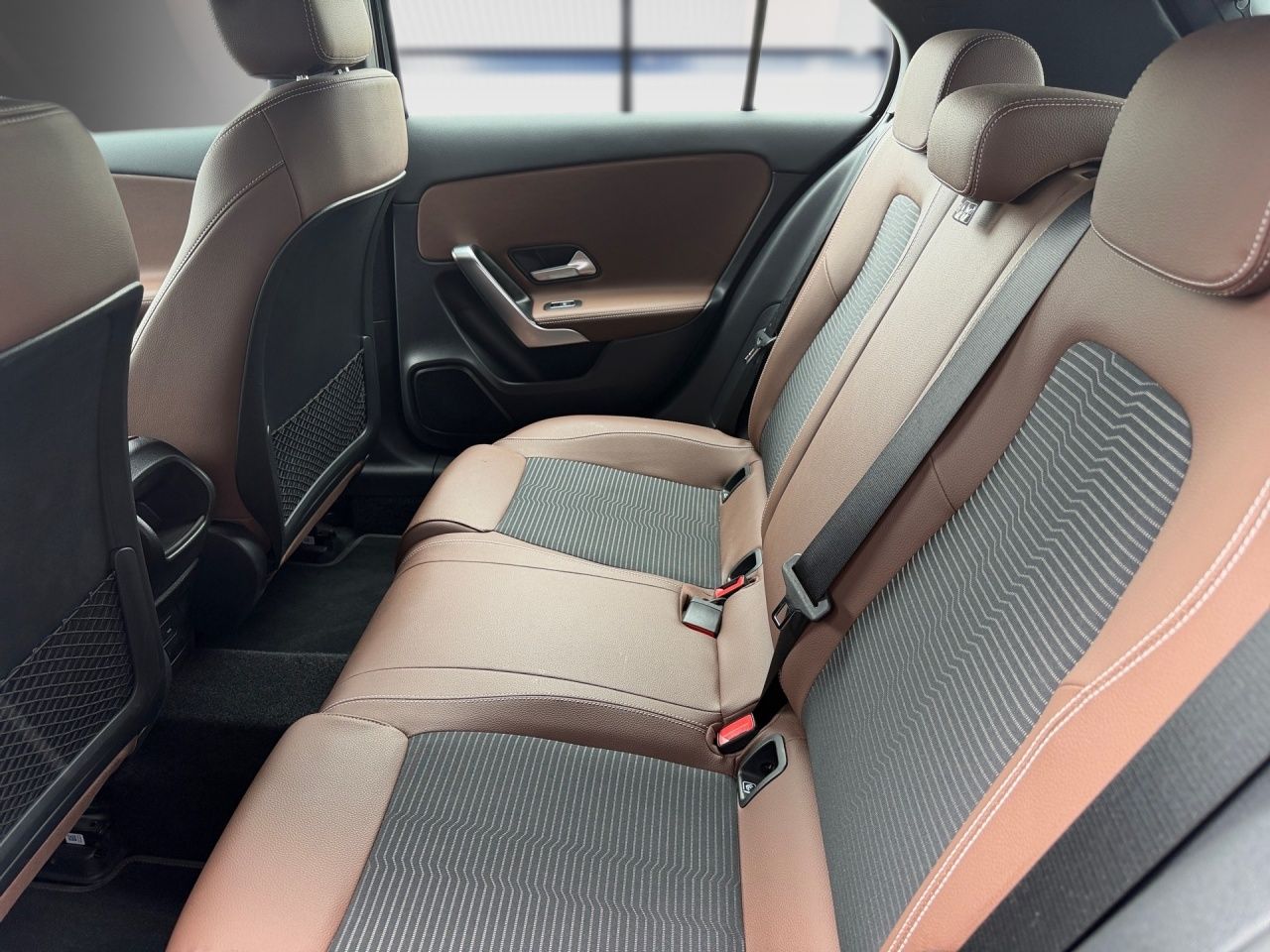 Fahrzeugabbildung Mercedes-Benz A 180 PROGRESSIVE+MULTIBEAM+CARPL+KAMERA+SHZG+