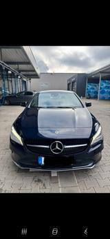 Mercedes-Benz CLA 220 d 4MATIC DCT PEAK Edition PEAK Edition - blaue Mercedes-Benz CLA 220
