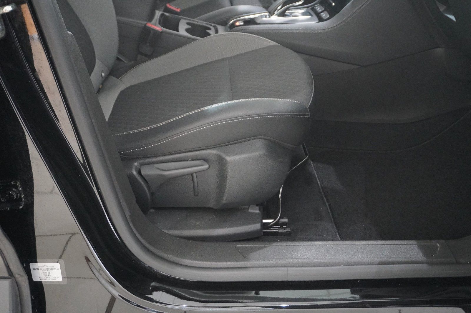 Fahrzeugabbildung Opel Grandland (X) 1.6T HYBRID NAVI/KAMERA/SH/SPORT