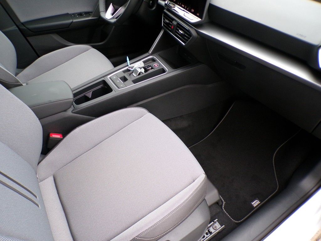 Fahrzeugabbildung SEAT Leon 1.5 eTSI DSG Road Edition