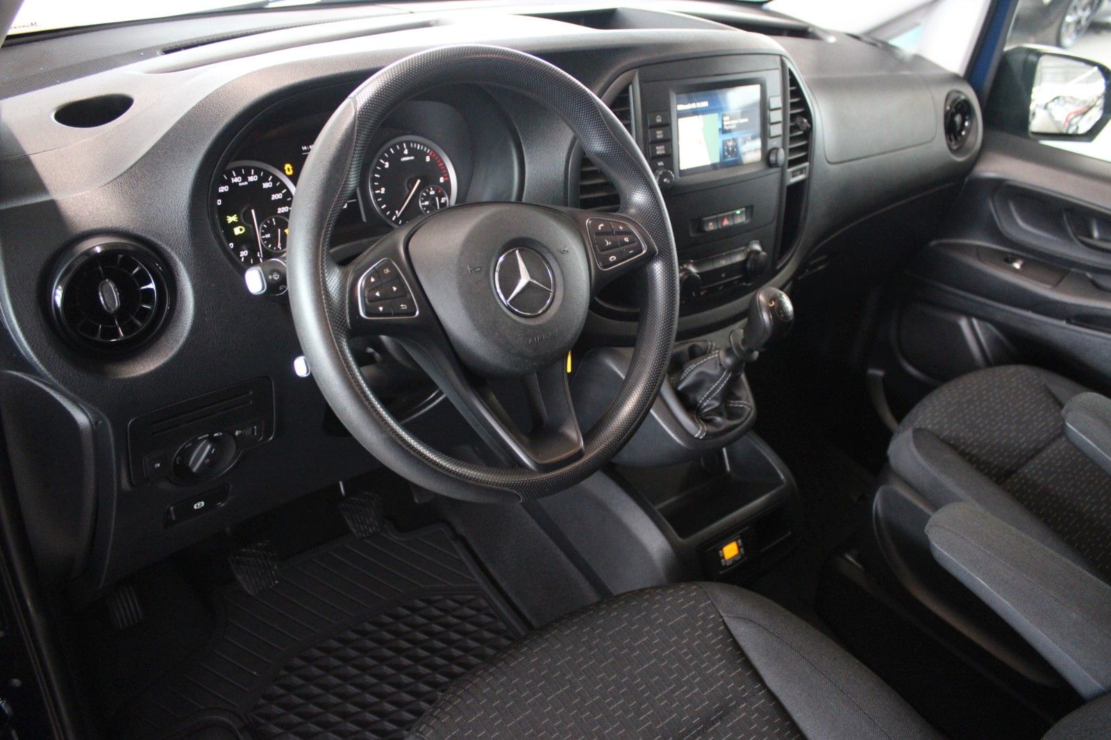 Fahrzeugabbildung Mercedes-Benz Vito MIXTO LANG 5-Si Klima STDHZ NAVI AHK CAM