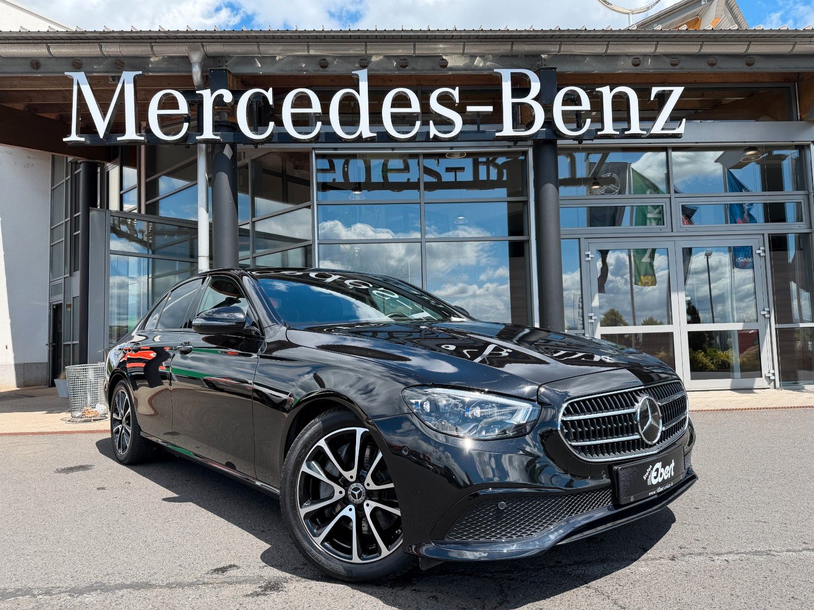 Fahrzeugabbildung Mercedes-Benz E 220 d Avantgarde Night+Burm+Pano+Memory+ILS