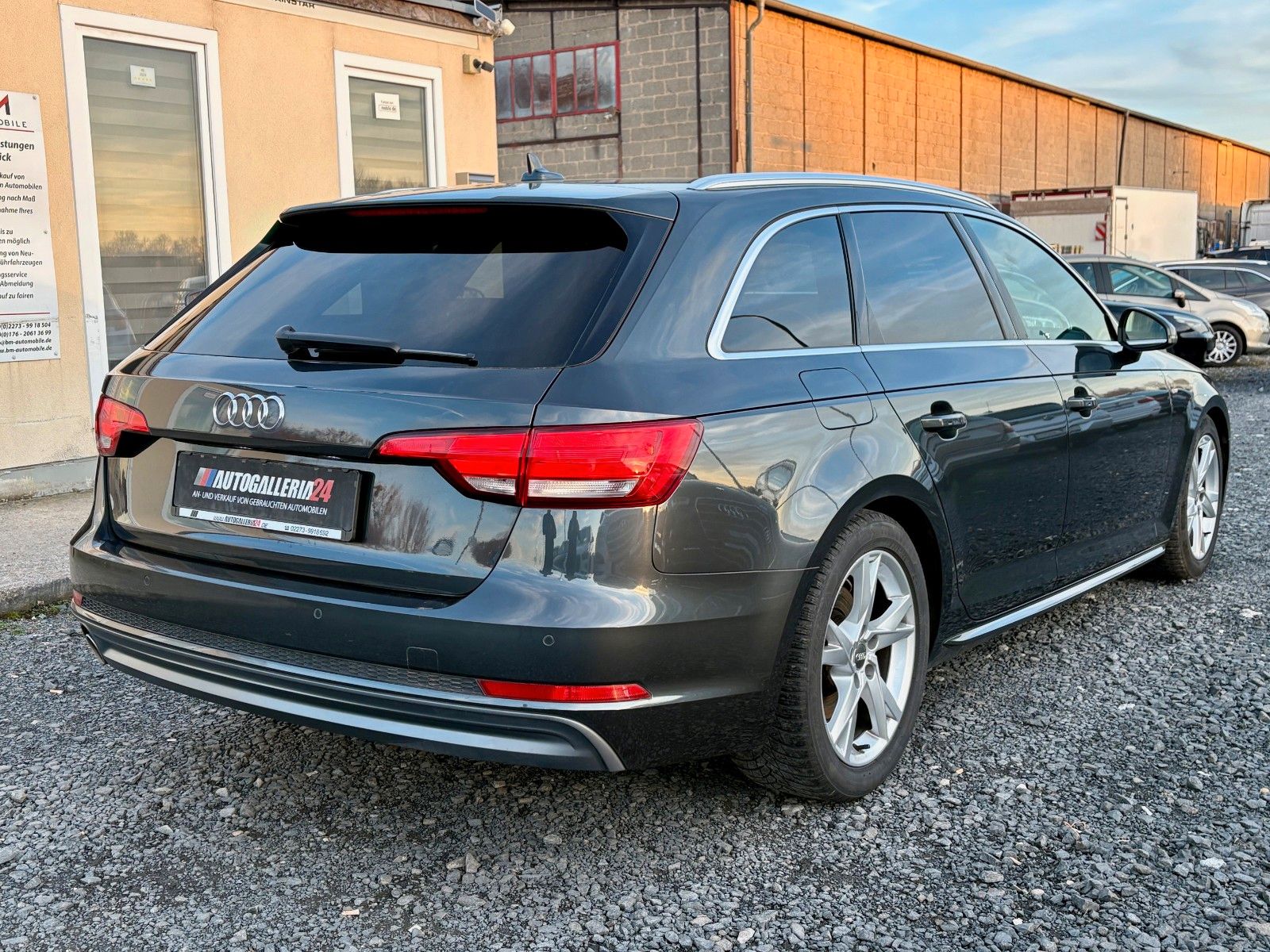 Fahrzeugabbildung Audi A4 Avant 2.0 TDI sport Navi Leder Xenon S-LINE
