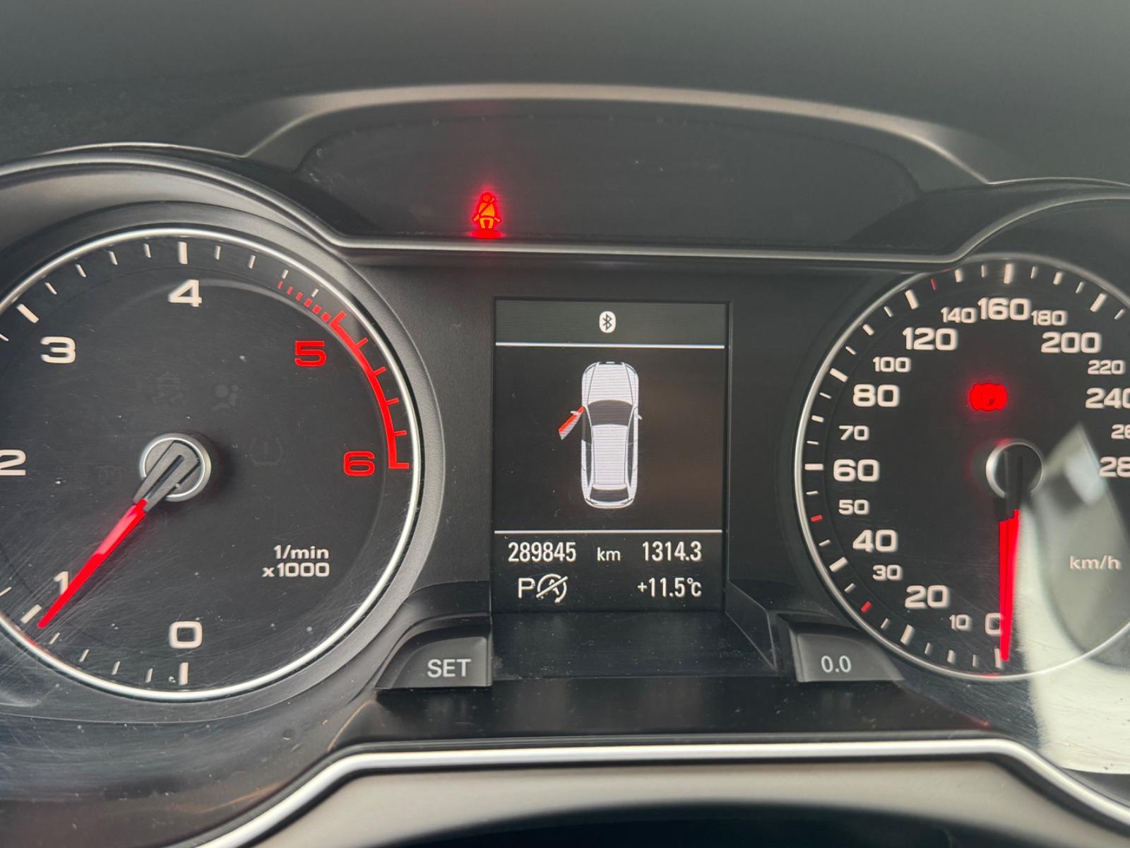 Audi A4 2012 — photo 9