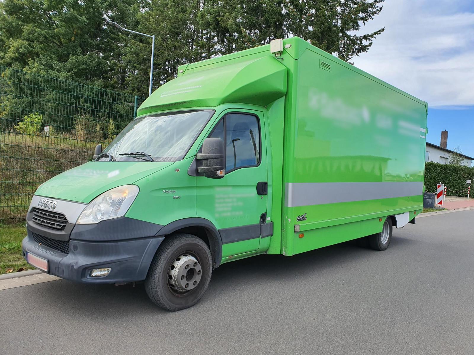 Iveco Daily 70C17 Koffer mit Durchgang