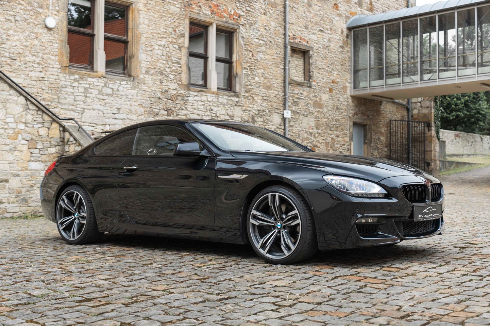 Fahrzeugabbildung BMW 650i xDrive Coupé M-SPORTPAKET HUD H&K LED KAM
