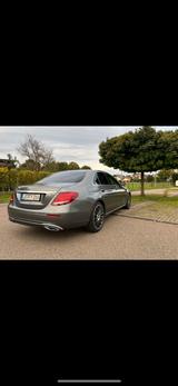 Mercedes-Benz E 220 d 4MATIC Autom. - - Mercedes-Benz E 220 Gebrauchtwagen in Stuttgart