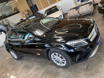 Mercedes-Benz GLA 200 7G-DCT Style *NAVI*XENON*SHZ*TEMPOMAT*