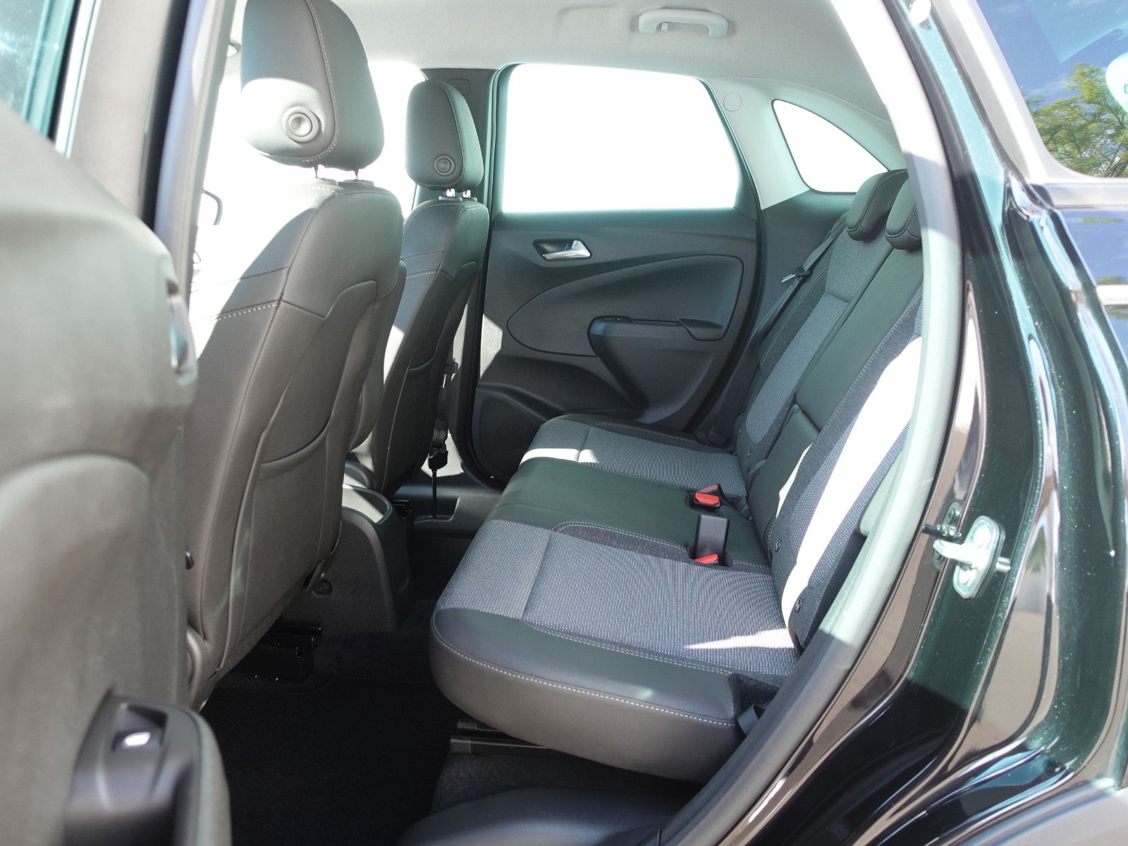 Fahrzeugabbildung Opel Crossland 1.2T AUTOMATIK,Kamera,Sitzhzg,LED,17"