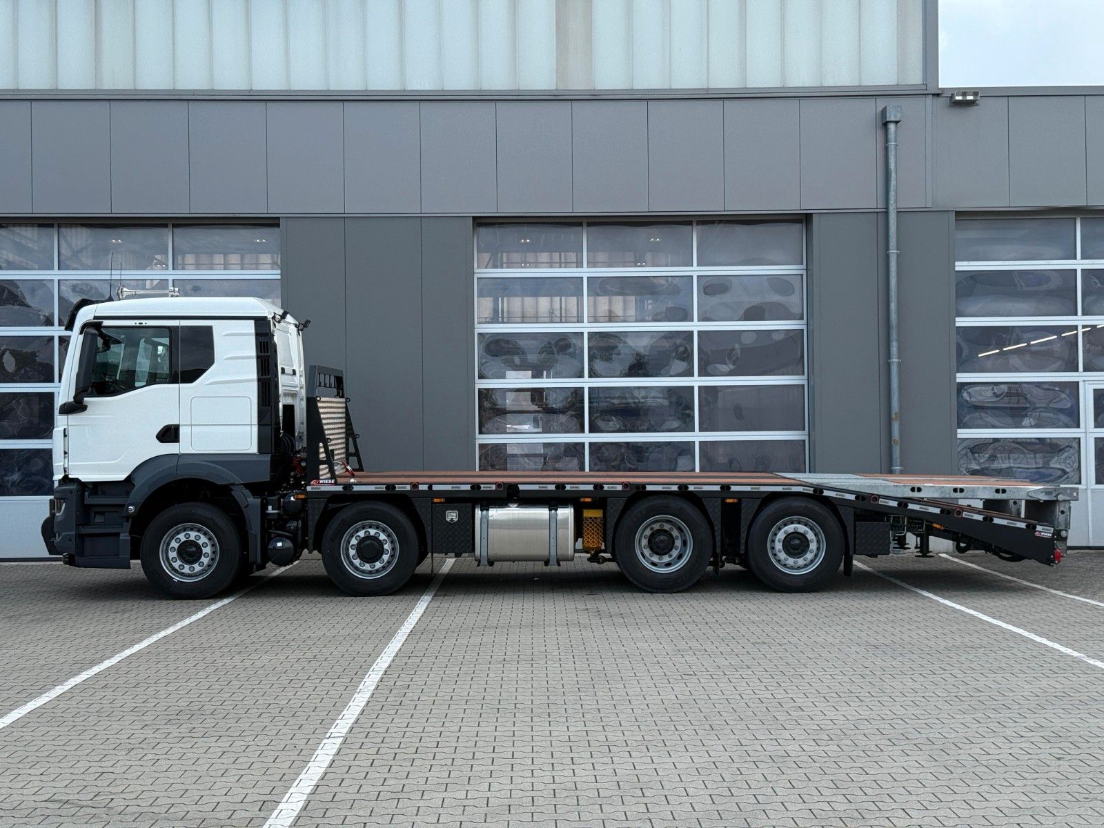 Fahrzeugabbildung MAN TGS 35.520 8x2H Maschinentransporter Funk* Seil*
