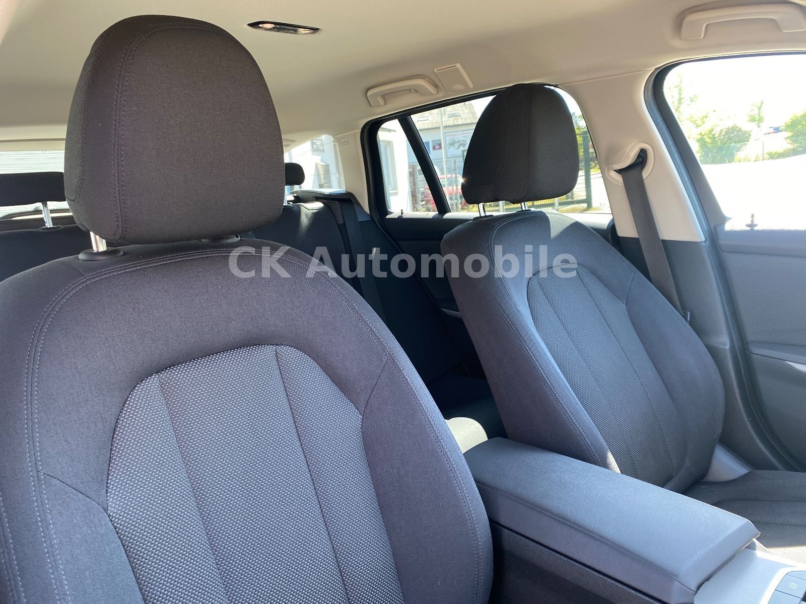 Fahrzeugabbildung BMW 318d Touring Advantage/LiveCockpit/Navi/Laser/AH