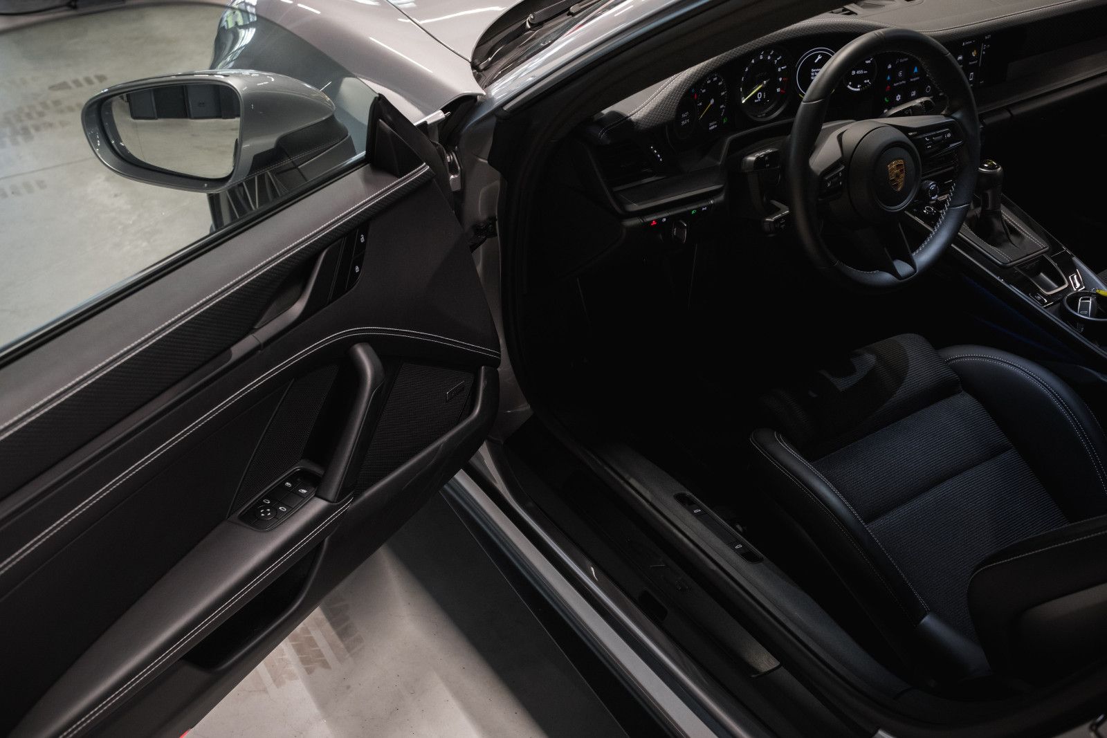 Fahrzeugabbildung Porsche 992/911 GT3 Touring-PCCB-BOSE-Lift-18 Wege Sitze