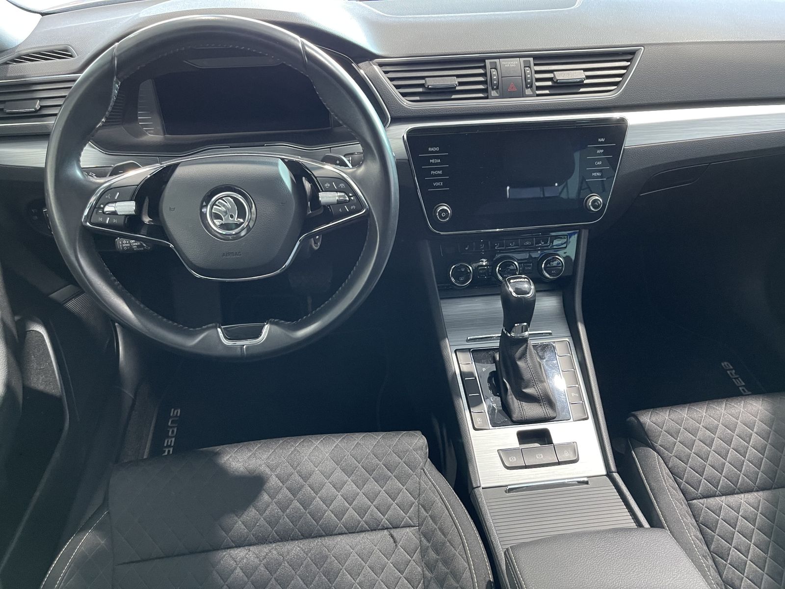 Fahrzeugabbildung SKODA Superb Ambition 2.0 TDI*AHK*LED*Cam*Navi*