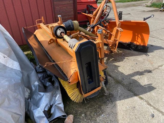 Unimog Schmidt Kehrbürste  VKS 24Z