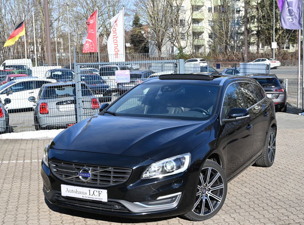 VOLVO V60 Kombi D4 Summum Leder Schiebedach Navi VOLL VOLVO V60 Kombi D4 Summum Leder Schiebedach Navi VOLL